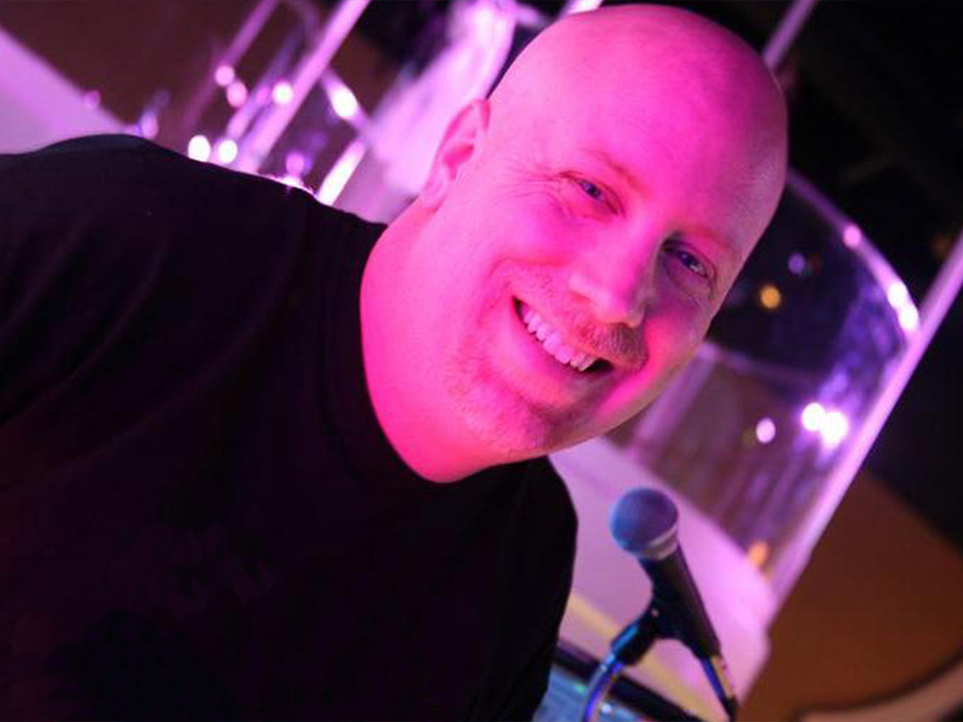 Retro DJ Travis Bell
